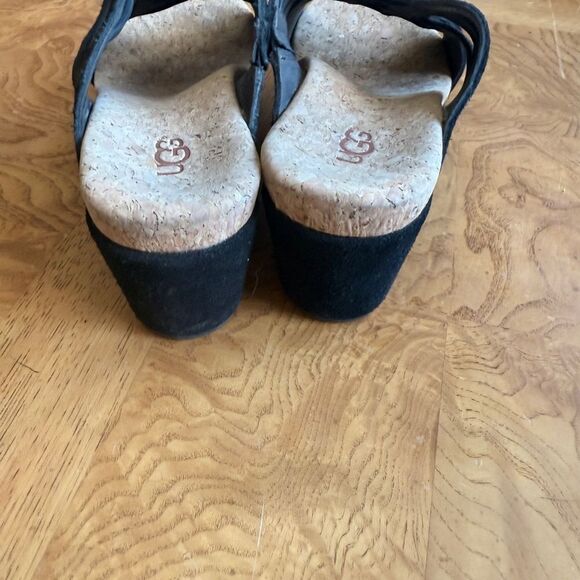 UGG Black Sandals Cozy Slip-On Design - Picture 6 of 7